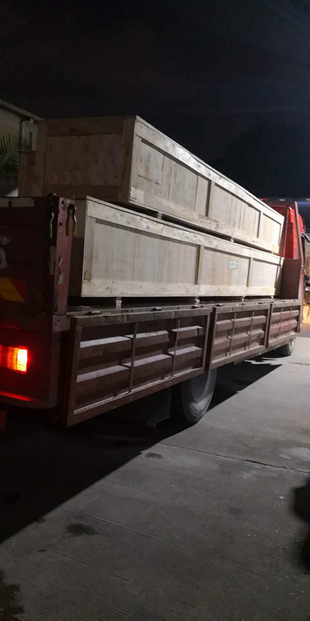 载硬质快速门货车